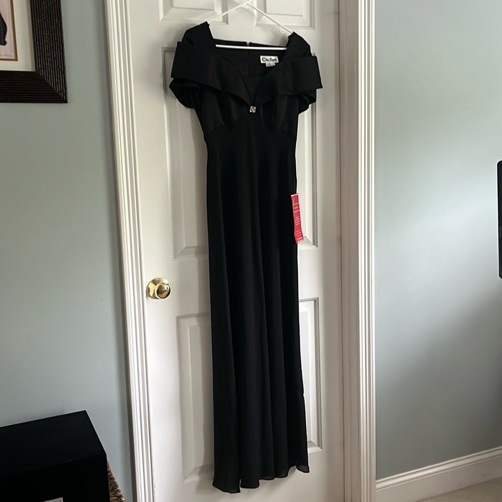 Cachet black semi off shoulder evening gown nwt size 6